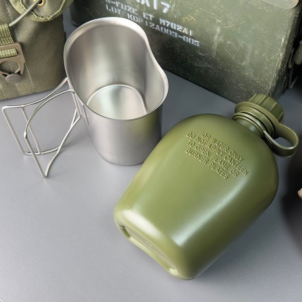 Комплект 3 в 1 (фляга пластикова, кухоль нержавіючий, чохол) MELGO MG_3pcs_FLG_POLY_OLIVE фото